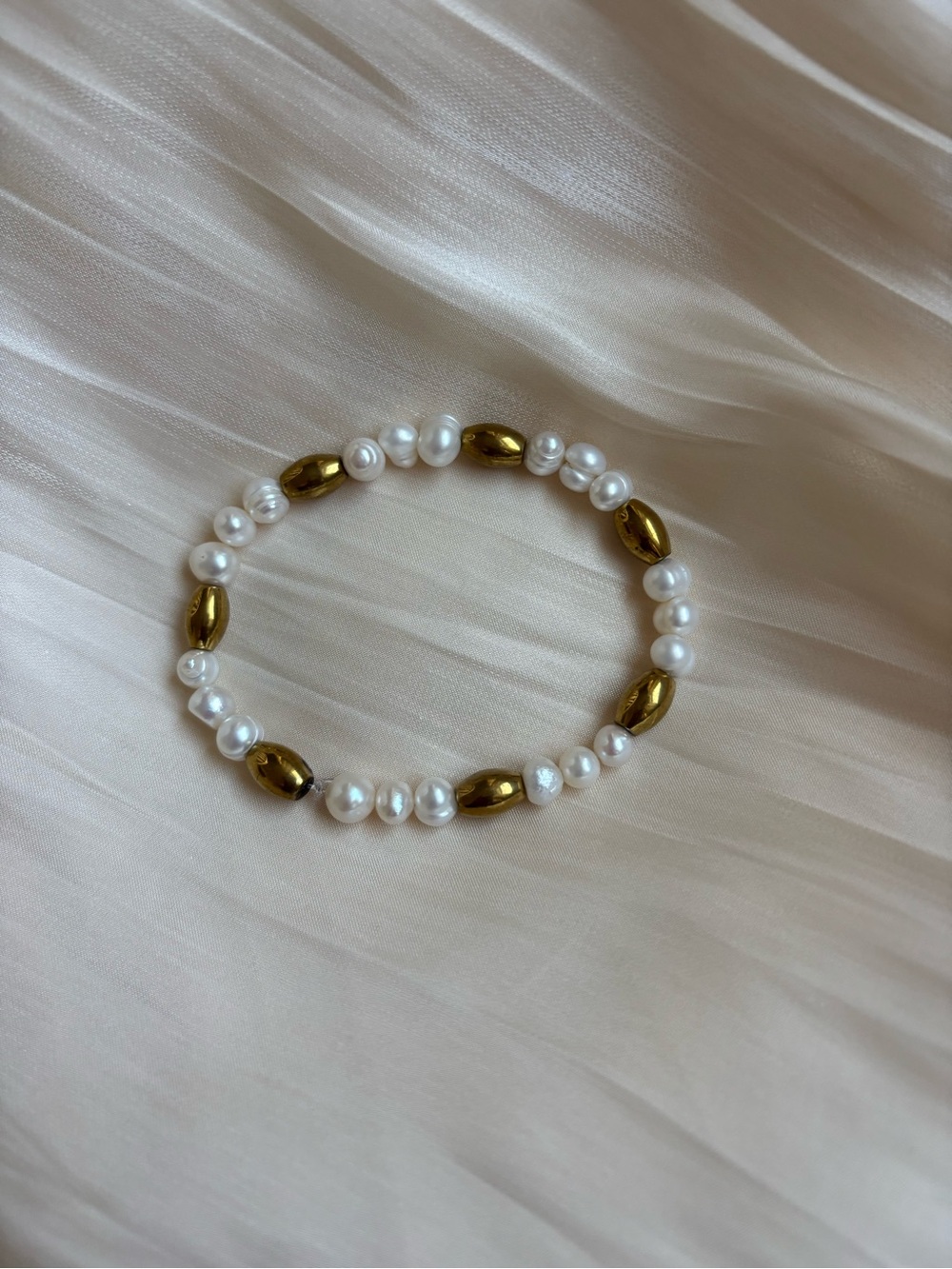 Pearl and Gold Bead Stretch Bracelet - White and Gold